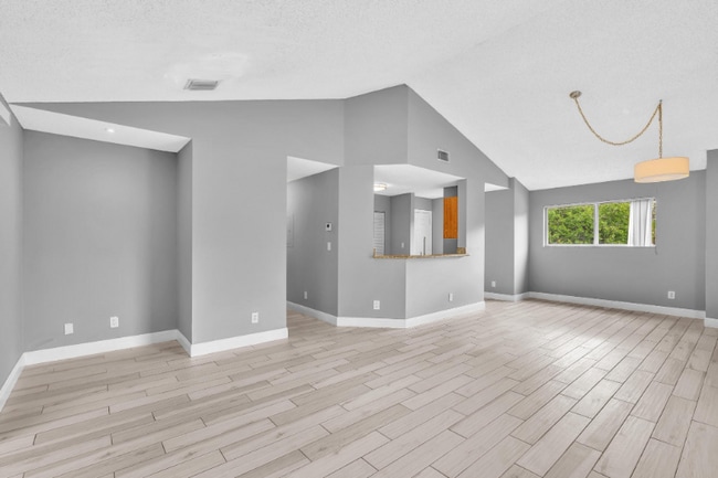 3473 NW 44th St in Lauderdale Lakes, FL - Building Photo - Building Photo