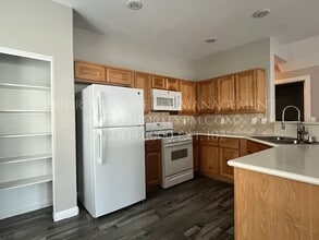 8668 Tom Noon Ave in Las Vegas, NV - Building Photo - Building Photo