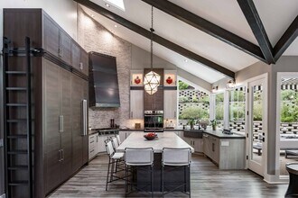 1 Oak Forest Ct in Portola Valley, CA - Building Photo - Building Photo