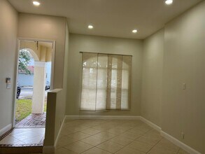 5076 SW 38th Way in Fort Lauderdale, FL - Foto de edificio - Building Photo