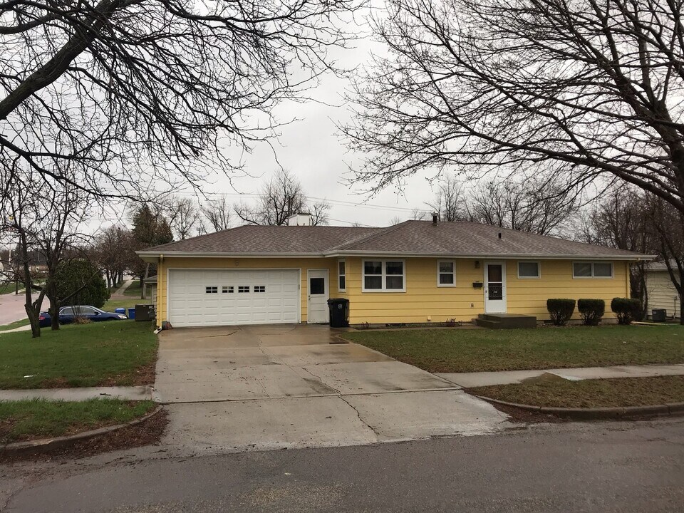 2700 S Norton Ave in Sioux Falls, SD - Building Photo