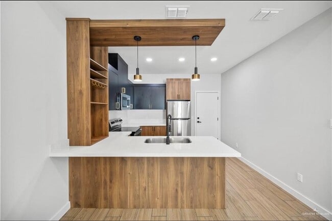 1406 S Michigan St in Alton, TX - Building Photo - Building Photo