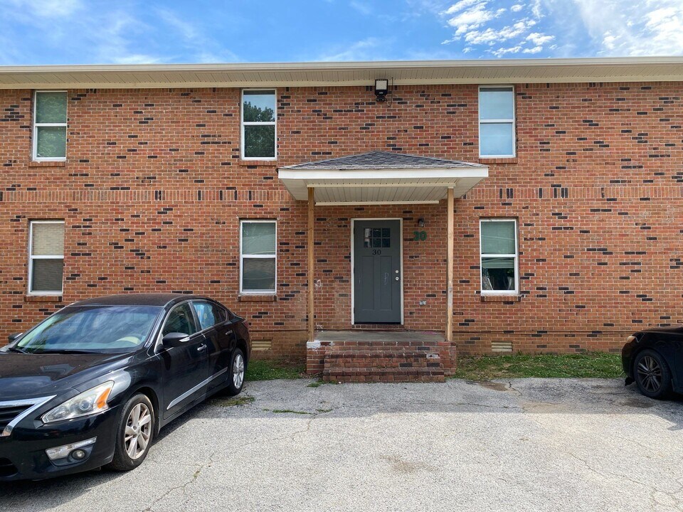 30 Brianfield Cv, Unit D in Jackson, TN - Building Photo