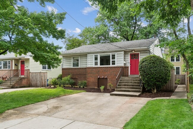 property at 4705 Norwich Rd