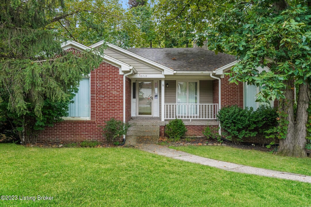 10710 Hickory Cove Ct in Louisville, KY - Building Photo