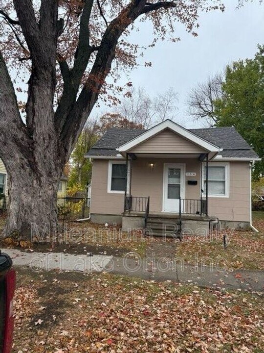 154 W Madge Ave in Hazel Park, MI - Building Photo