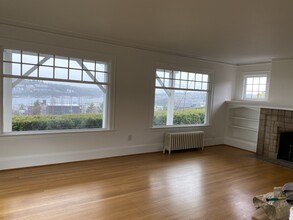 806 E Lynn St in Seattle, WA - Foto de edificio - Building Photo