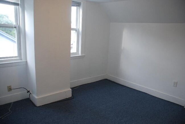 23 Townsend St, Unit b in Waltham, MA - Building Photo - Building Photo