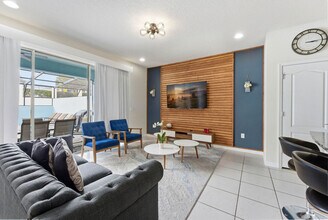 2440 Dubai St in Kissimmee, FL - Foto de edificio - Building Photo