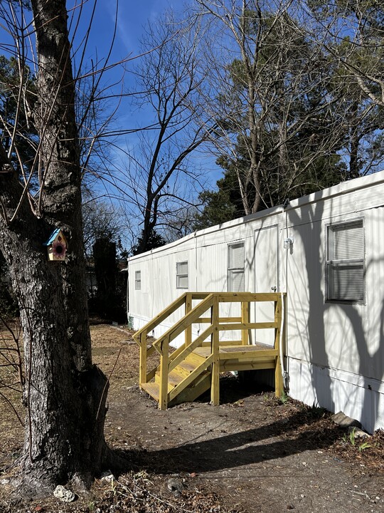 106 Hussey Mhp Ln in Beulaville, NC - Building Photo