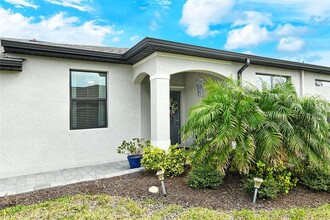 2056 Mackerel St in Port Charlotte, FL - Foto de edificio - Building Photo