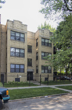 3223 W Belle Plaine Ave in Chicago, IL - Foto de edificio - Building Photo