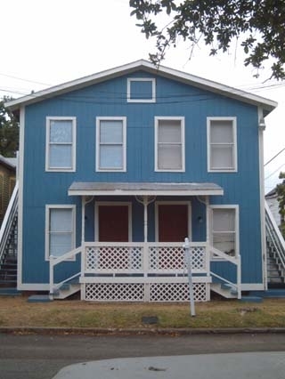 Avenue L in Galveston, TX - Building Photo