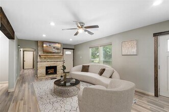 2500 Fairway Dr in Fort Worth, TX - Building Photo - Building Photo