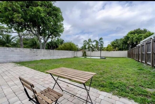 property at 719 NE 38th St