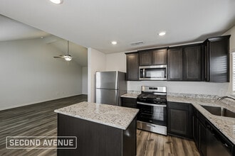 327 Condie Russell Ave in Venus, TX - Foto de edificio - Building Photo