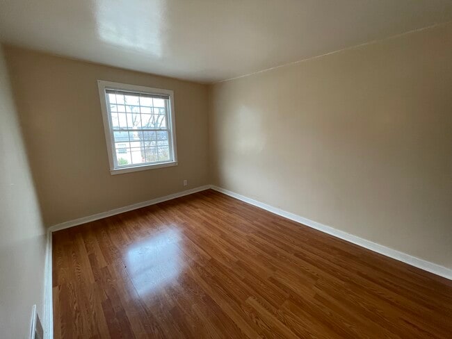 343 Hemlock Dr in Moon Township, PA - Foto de edificio - Building Photo