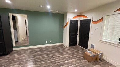 8874 US-12 in Glenoma, WA - Foto de edificio - Building Photo