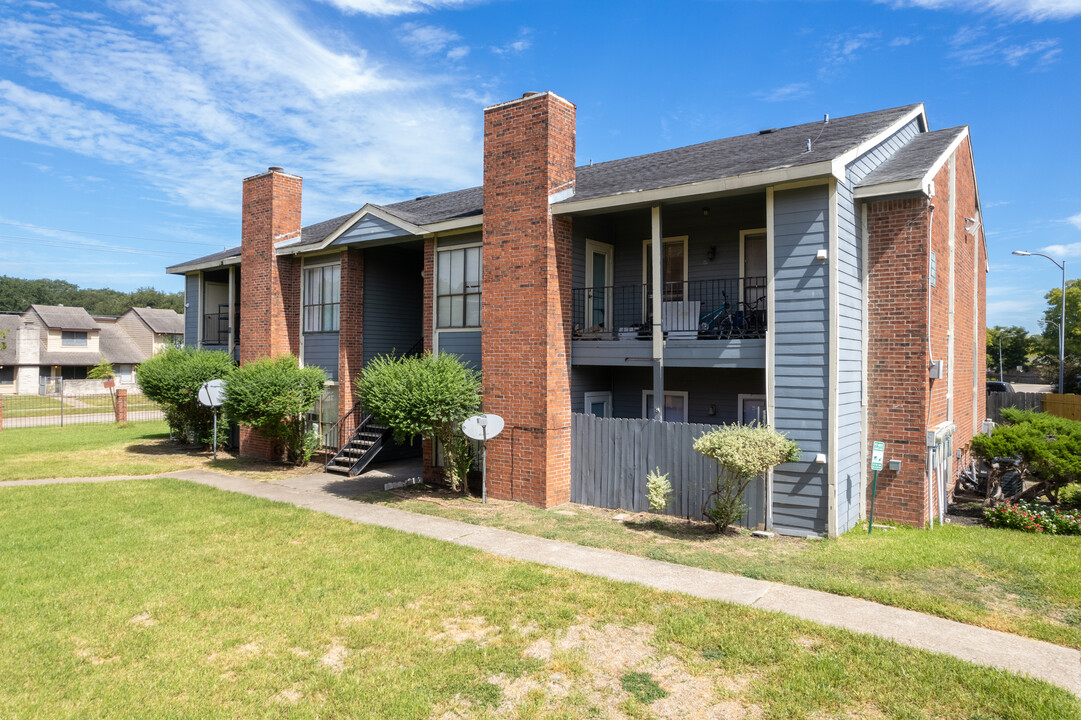 Chelsea Row Condos in Houston, TX - Building Photo