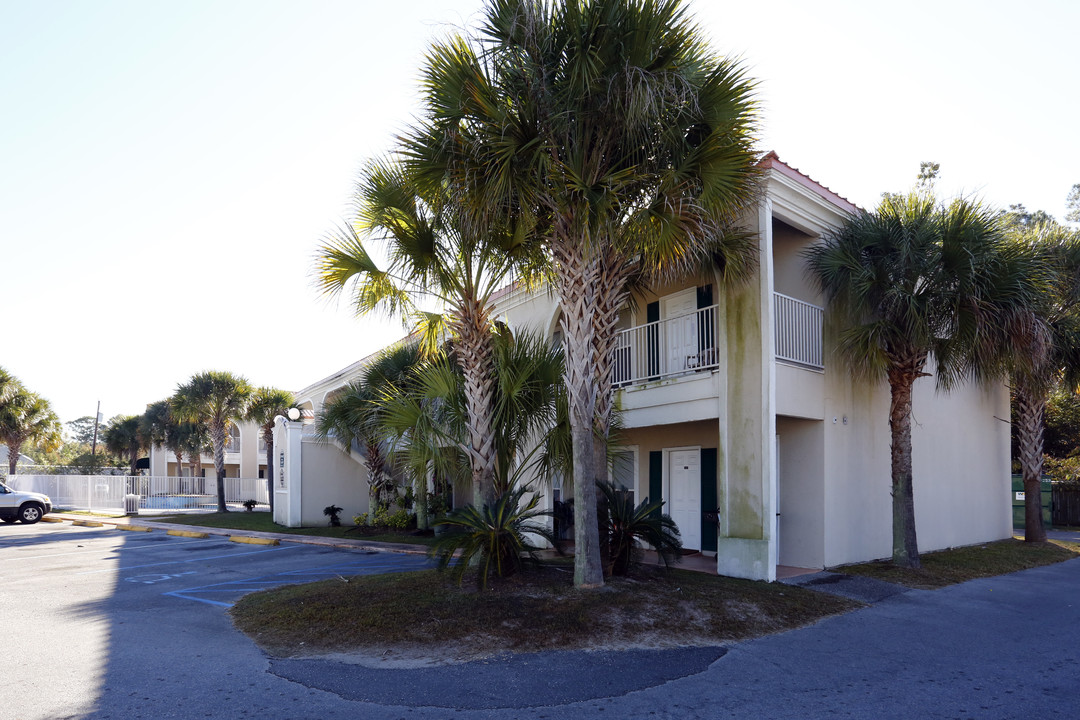 Martinique Apartments in Biloxi, MS - Foto de edificio