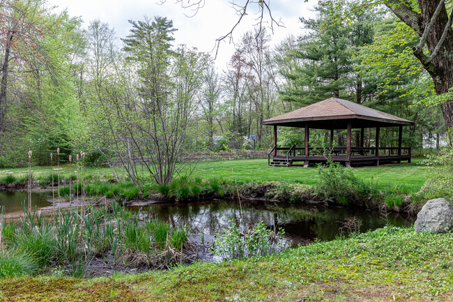 Canton Hollow in Canton, CT - Foto de edificio - Building Photo
