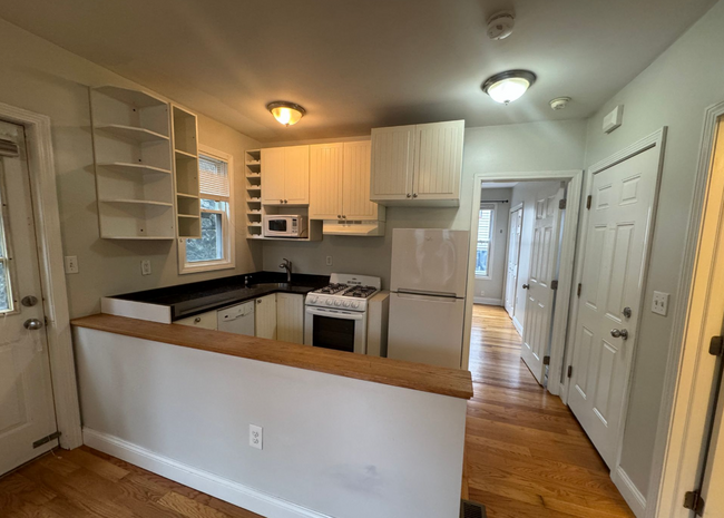 12 Cheever Ct, Unit 1 in Boston, MA - Building Photo - Building Photo