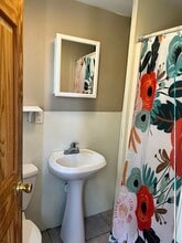 103 Main St, Unit 1 in Woburn, MA - Foto de edificio - Building Photo