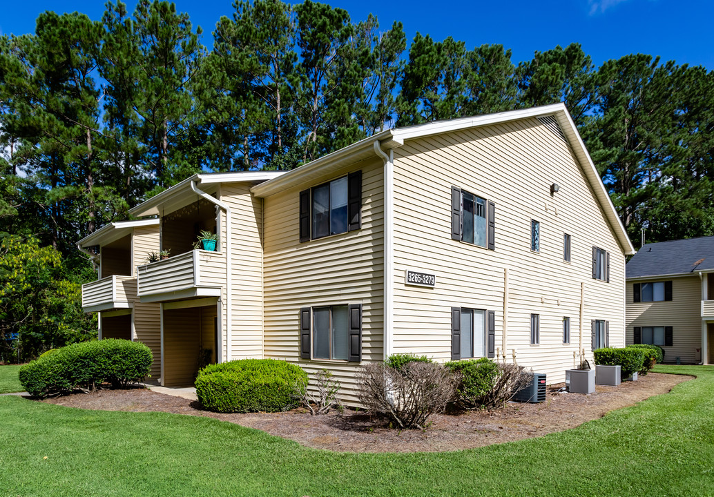 Colony Village in New Bern, NC - Building Photo