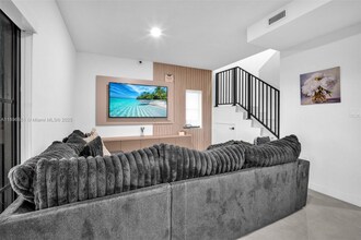 1337 NW 3rd St in Florida City, FL - Foto de edificio - Building Photo