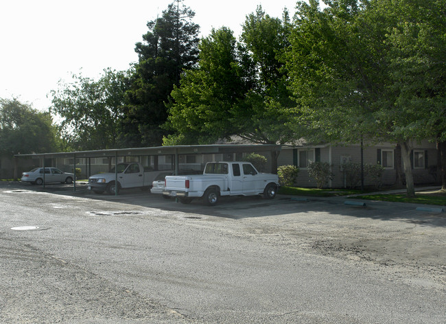 Kerman Plaza Apartments in Kerman, CA - Foto de edificio - Building Photo