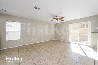 8269 Vanity Fair Ln in Las Vegas, NV - Building Photo - Building Photo