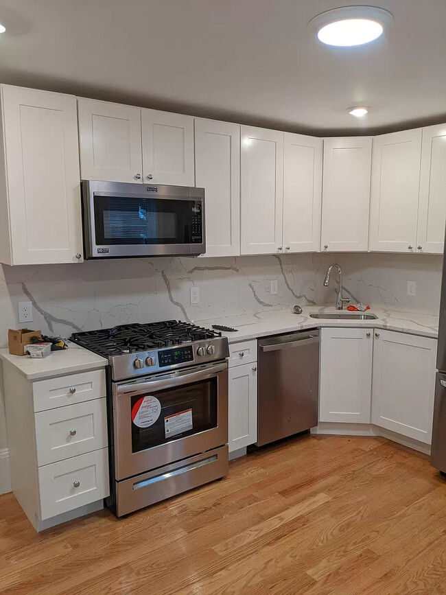 3 Mossland St, Unit 3 in Somerville, MA - Foto de edificio - Building Photo