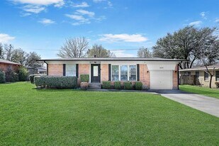 2604 Danny Ln in Farmers Branch, TX - Building Photo