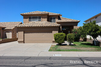 7460 W Crest Ln in Glendale, AZ - Building Photo - Building Photo