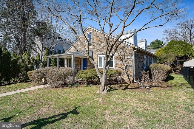 1457 Manoa Rd in Penn Wynne, PA - Foto de edificio - Building Photo