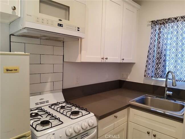 10710 Helendale Ave, Unit P - Unit 308 in Los Angeles, CA - Foto de edificio - Building Photo