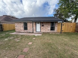 704 S 10th St in Richmond, TX - Building Photo