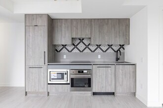 5 Lakeview Ave in Toronto, ON - Building Photo - Building Photo