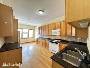 2136 W Chicago Ave, Unit M06B in Chicago, IL - Foto de edificio - Building Photo