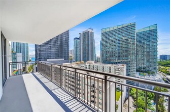 999 SW 1st Ave, Unit 1901 in Miami, FL - Foto de edificio - Building Photo