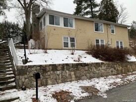 25 Evergreen Rd in Putnam Valley, NY - Building Photo