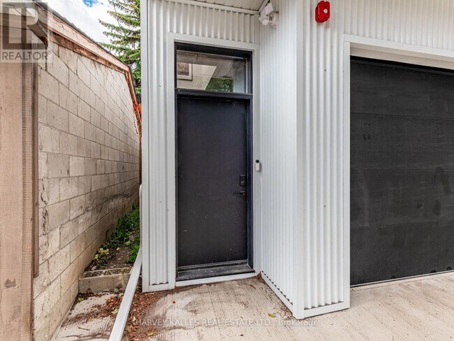 35 Curzon St in Toronto, ON - Building Photo - Building Photo