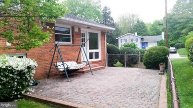 6415 Rockhurst Rd in Bethesda, MD - Foto de edificio - Building Photo