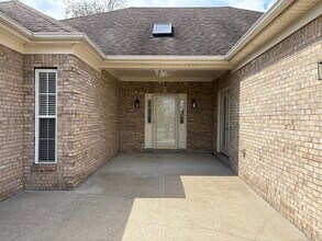 520 Wellington Way in Lexington, KY - Building Photo - Building Photo