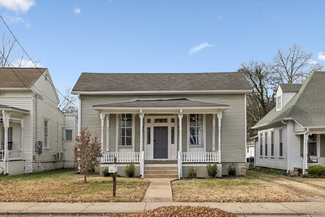 1010 S High St in Columbia, TN - Building Photo