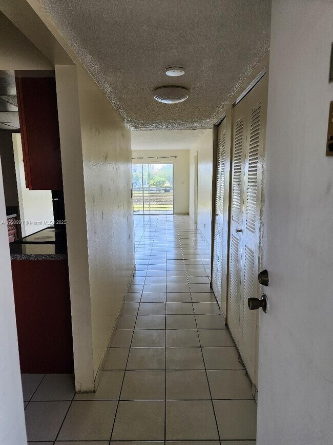 3120 N Pine Island Rd in Sunrise, FL - Building Photo - Building Photo