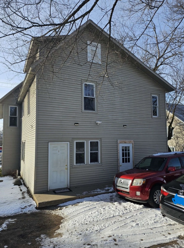 57 Leonard St NE