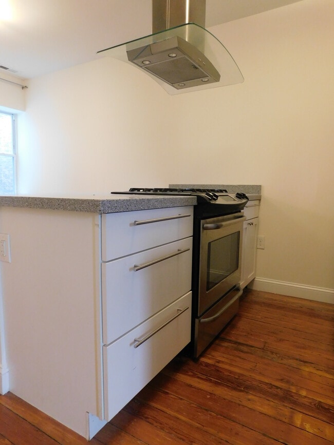 1927 S Broad St, Unit Third Floor in Philadelphia, PA - Foto de edificio - Building Photo