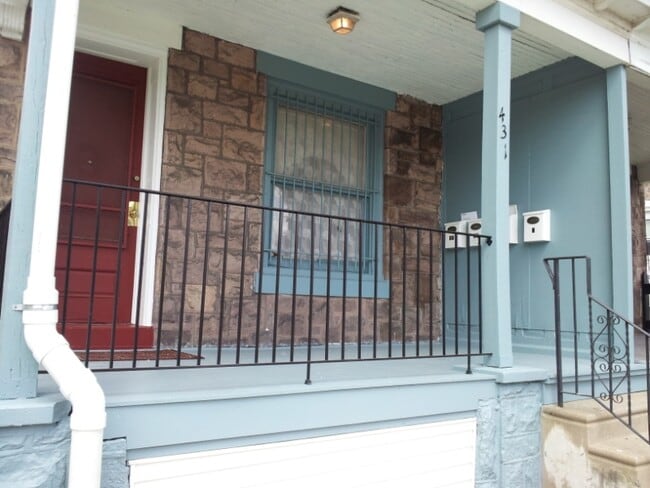 431 E Walnut Ln in Philadelphia, PA - Foto de edificio - Building Photo