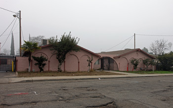 300-340 Clifford Ave in Turlock, CA - Building Photo - Building Photo